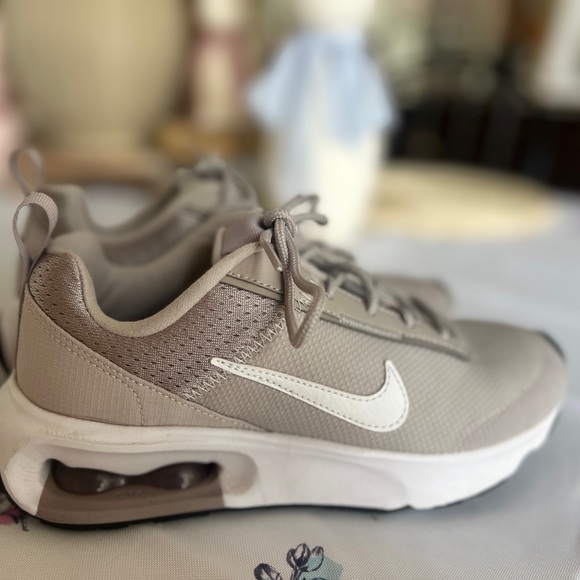 Nike AirMax Sz 5.5 - Picture 5 of 11